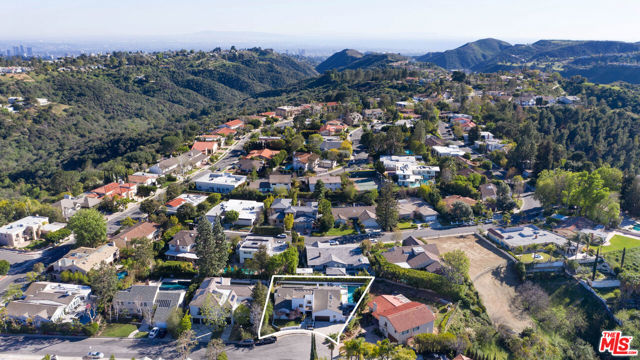 15514 CASIANO Court, Los Angeles CA: https://media.crmls.org/mediaz/d49f739c-7b5c-4c5a-bff7-7a08811410f9.jpg