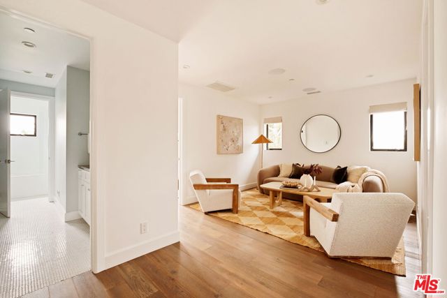 1023 Superba Avenue, Venice CA: https://media.crmls.org/mediaz/d49fc78c-9d11-4ffd-b54a-4f870cf32dc1.jpg