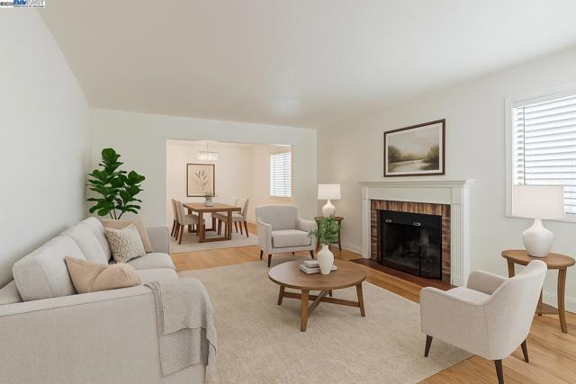 2940 Somerset Ave, Castro Valley CA: https://media.crmls.org/mediaz/d49fd272-c0ff-478a-be9f-267be8550066.jpg