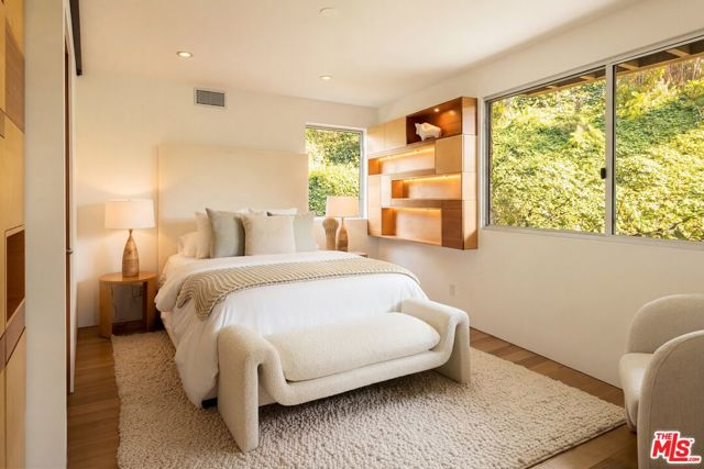 562 Stassi Lane, Santa Monica CA: https://media.crmls.org/mediaz/d49fe666-9c76-4bbc-a6fe-24527af57d85.jpg