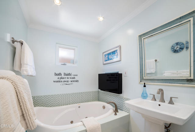Detail Gallery Image 27 of 37 For 214 Pearl St, Redondo Beach,  CA 90277 - 2 Beds | 2 Baths