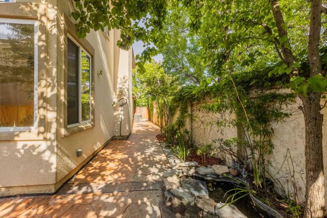 4008 Mount Vernon Pl, Dublin CA: https://media.crmls.org/mediaz/d4a039d3-084e-4b05-bdd5-205dcc51ba58.jpg