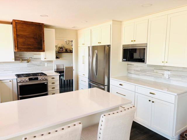 Image 8 of 55 For 672 Chateau Place