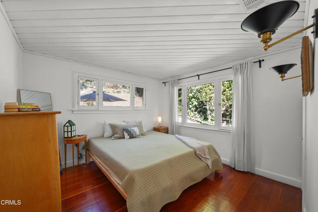 Detail Gallery Image 16 of 36 For 3961 Cumberland Ave, Los Angeles,  CA 90027 - 3 Beds | 2 Baths