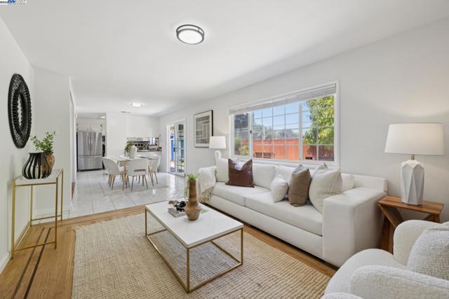2435 Catalpa Way, Hayward CA: https://media.crmls.org/mediaz/d4a0efe2-036d-4672-9023-5e7180b2c526.jpg