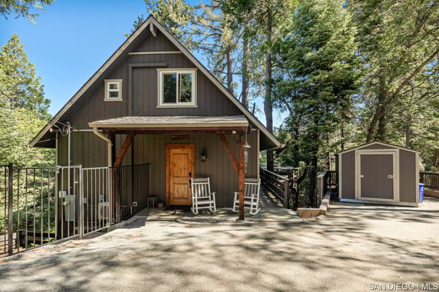 147 State Highway 173, Lake Arrowhead CA: https://media.crmls.org/mediaz/d4a0fa16-2994-4bec-a1a1-db766a4101d4.jpg