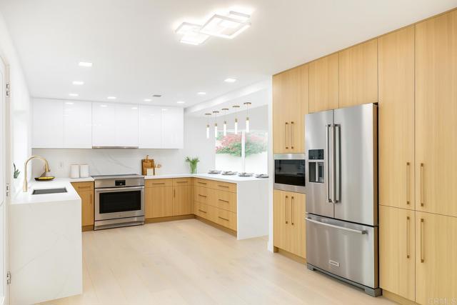407 Via Ultimo, Encinitas CA: https://media.crmls.org/mediaz/d4a1ae32-20c2-42ea-9de8-6f08556af6c0.jpg