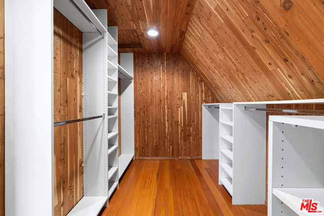 143 S Muirfield Road, Los Angeles CA: https://media.crmls.org/mediaz/d4a1c34f-c755-4507-8eaa-269b78b01d26.jpg