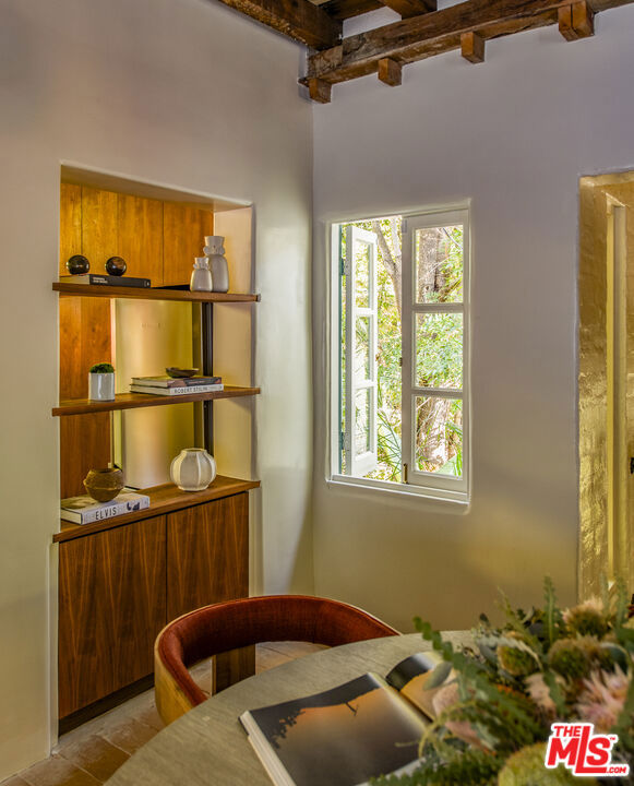 8027 Willow Glen Road, Los Angeles CA: https://media.crmls.org/mediaz/d4a26c8c-0a65-4c46-b1d4-52315f28fe91.jpg