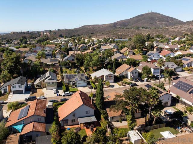 9555 Via Pereza, San Diego CA: https://media.crmls.org/mediaz/d4a26ebb-96a9-414b-9a1c-1cbe837534a2.jpg