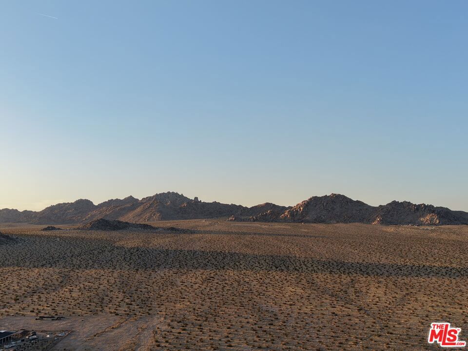 https://media.crmls.org/mediaz/d4a31304-a8ca-4dfa-b3b6-280600af49d2.jpg?preset=X-Large