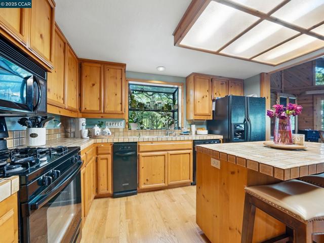 2000 Curry Canyon Rd, Clayton CA: https://media.crmls.org/mediaz/d4a3f0ec-0fcf-4b95-ab51-f5927c445c97.jpg