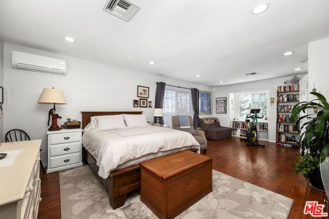 13280 Raven Street, Sylmar CA: https://media.crmls.org/mediaz/d4a3ff7a-0047-4538-b35d-05e4c33e14d6.jpg