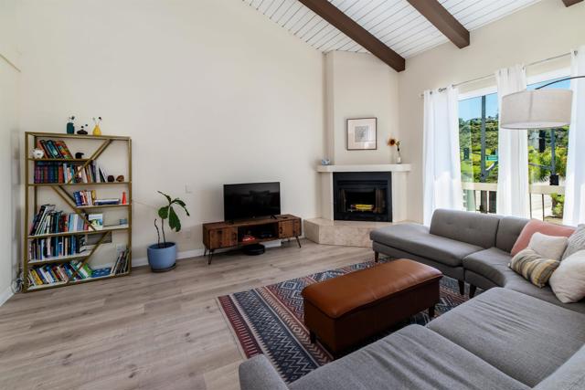 Detail Gallery Image 4 of 38 For 3004 La Costa Ave #B,  Carlsbad,  CA 92009 - 2 Beds | 2 Baths