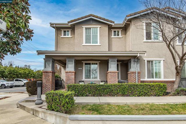 3402 Fostoria Way, Danville CA: https://media.crmls.org/mediaz/d4a466e4-69c7-47b2-94b0-bd54a1563f83.jpg