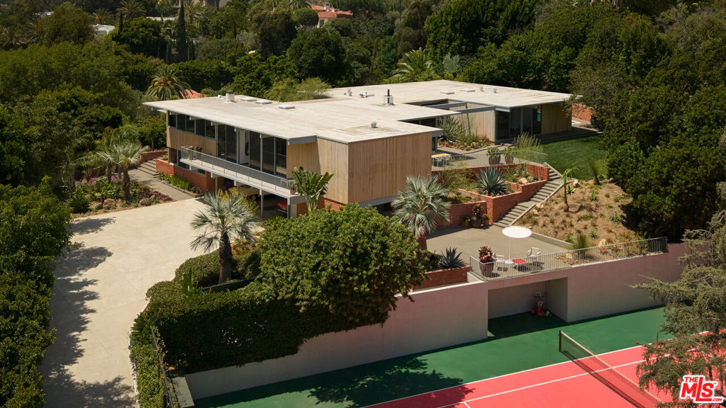 1035 Summit Drive — Mid Century Modern