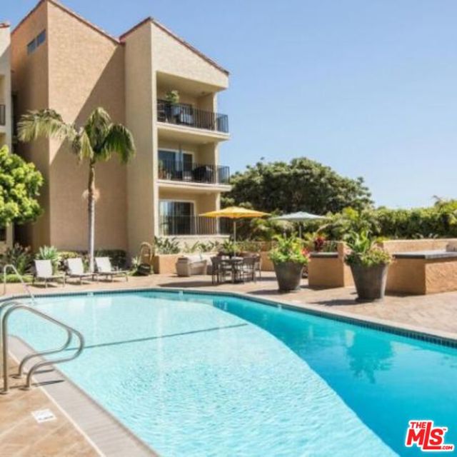 6600 Beachview Drive, Rancho Palos Verdes CA: https://media.crmls.org/mediaz/d4a4da88-8a58-47d6-b237-d51c2caa49c7.jpg