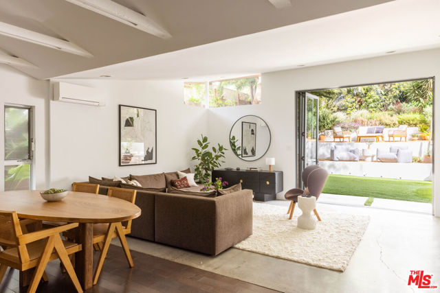 864 Sanborn Avenue, Los Angeles CA: https://media.crmls.org/mediaz/d4a59460-7175-4de3-9cef-14a814c2d5ad.jpg
