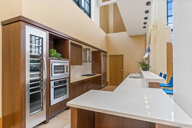 700 W E St, San Diego CA: https://media.crmls.org/mediaz/d4a61a1a-ce74-4dd4-a563-5ef95a4e8b3f.jpg