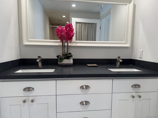 620 State St, San Diego CA: https://media.crmls.org/mediaz/d4a61a98-5542-4928-8201-eda65af4f1fd.jpg