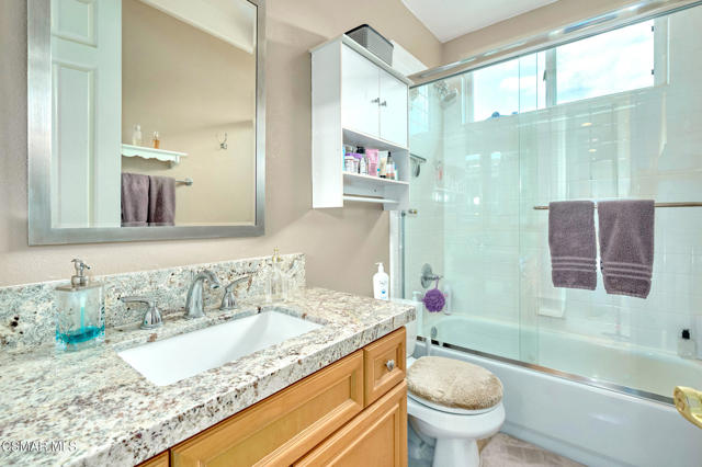 4566 Bluewood Court, Moorpark CA: https://media.crmls.org/mediaz/d4a64821-2450-4f66-aa0f-e237f821a580.jpg