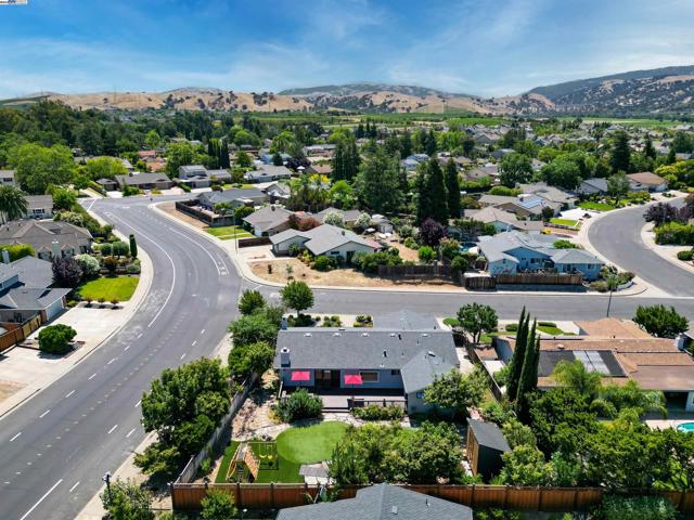1492 Windsor Way, Livermore CA: https://media.crmls.org/mediaz/d4a6c7a8-d377-4a16-9746-946e8efc9629.jpg