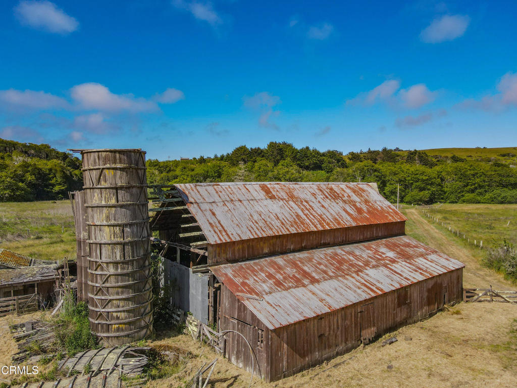 https://media.crmls.org/mediaz/d4a6fac6-f18a-4183-b82b-213d2dcbbb19.jpg?preset=X-Large
