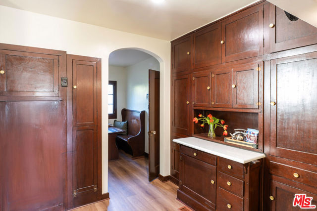 6655 Emmet Terrace, Los Angeles CA: https://media.crmls.org/mediaz/d4a7773b-5328-4a54-82aa-2ca9439ceaa5.jpg