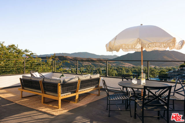 28333 Foothill Drive, Agoura Hills CA: https://media.crmls.org/mediaz/d4a7a0a2-629f-42d1-9d2e-549760076cd0.jpg