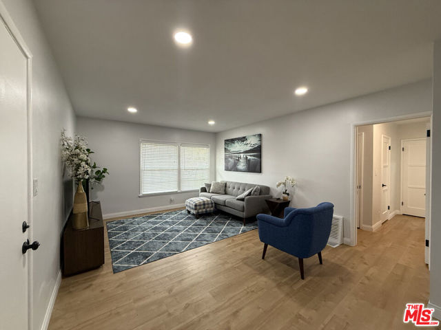 3310 W 77th Street, Los Angeles CA: https://media.crmls.org/mediaz/d4a7f238-c247-4d30-8660-5b4a3c585031.jpg