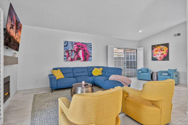 77707 Calle Las Brisas S, Palm Desert CA: https://media.crmls.org/mediaz/d4a8257d-05ef-4c7e-a082-887c41c044ae.jpg