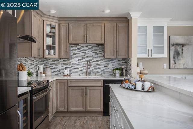 1115 Oakmont Dr, Walnut Creek CA: https://media.crmls.org/mediaz/d4a866ed-a519-4d47-801a-187e2ed8f8b3.jpg