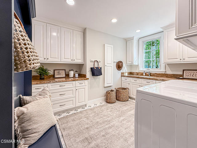 581 Lakeview Canyon Road, Westlake Village CA: https://media.crmls.org/mediaz/d4a89f1f-f583-41e1-b8ee-b40fd349228c.jpg