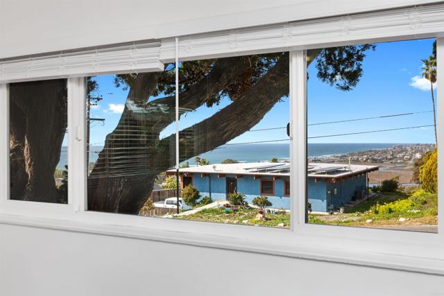 513 Canyon Drive, Solana Beach CA: https://media.crmls.org/mediaz/d4a8ab79-aa63-48b5-9520-7a7946d3e07d.jpg