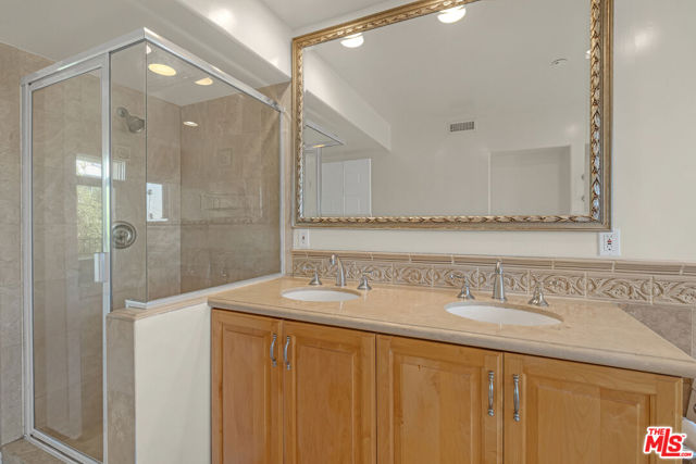 1022 10th Street, Santa Monica CA: https://media.crmls.org/mediaz/d4a96bb2-edaa-44c7-ad09-590f180f5f6c.jpg