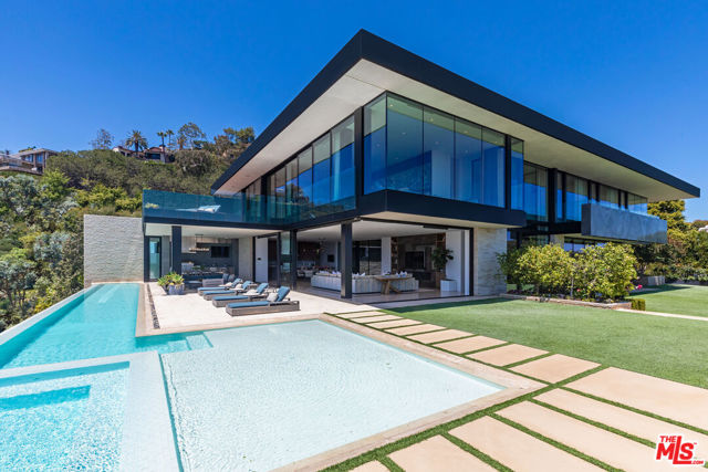 1601 Casale Road, Pacific Palisades CA: https://media.crmls.org/mediaz/d4a9cee9-8e0c-4984-813c-80921b0468ff.jpg