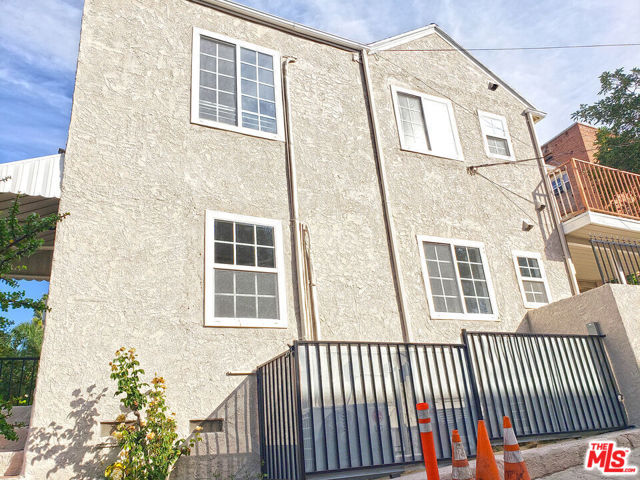 158 N Edgemont Street, Los Angeles CA: https://media.crmls.org/mediaz/d4aa83da-d67a-45b7-9309-163628ca2026.jpg