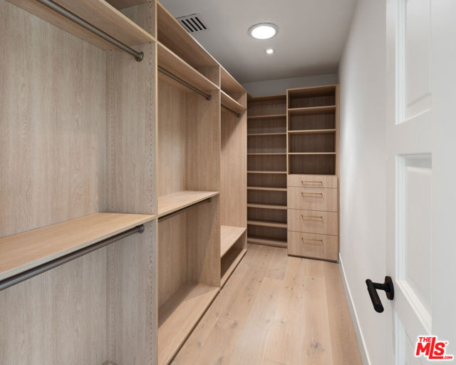9714 Oak Pass Road, Beverly Hills CA: https://media.crmls.org/mediaz/d4aacd14-aaaf-4c64-97c5-e32fde3499e0.jpg