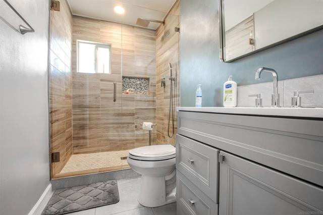 1996 Rohn Rd, Escondido CA: https://media.crmls.org/mediaz/d4aae712-14c4-4438-b698-8b8132fd6a18.jpg