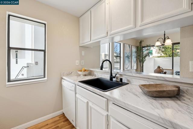 68 Mozden Ln, Pleasant Hill CA: https://media.crmls.org/mediaz/d4aaf1f6-67ef-41a4-af74-51fc946010b3.jpg