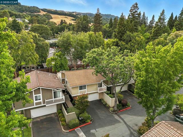 218 Jewel Ter, Danville CA: https://media.crmls.org/mediaz/d4ab31e5-8c6a-4fc8-848b-d3b5cfe73f75.jpg