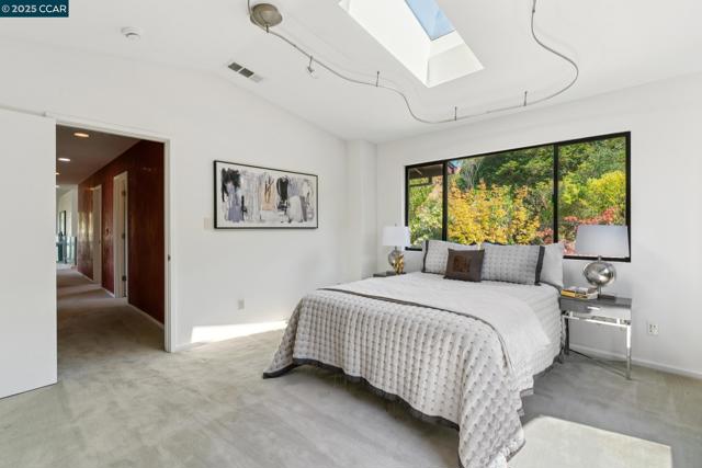 127 Devin Dr, Moraga CA: https://media.crmls.org/mediaz/d4ab3209-3702-4228-be9b-013b7aafcbe1.jpg