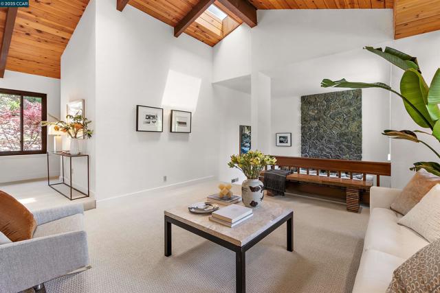 220 Devonshire Ct, Pleasant Hill CA: https://media.crmls.org/mediaz/d4ab4331-41b9-498e-9dae-10078b0643ac.jpg