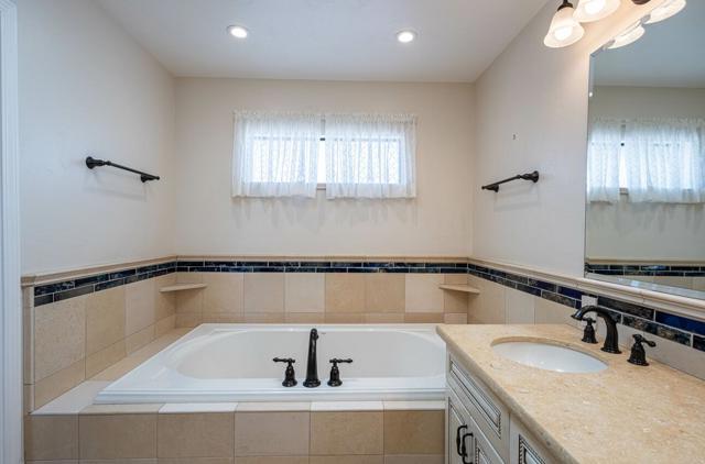 23465 Redding Circle, Salinas CA: https://media.crmls.org/mediaz/d4ab458c-3295-44dd-a5c3-ffd26c0f0528.jpg