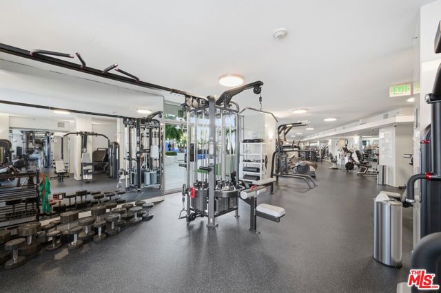 13700 Marina Pointe Drive, Marina del Rey CA: https://media.crmls.org/mediaz/d4ab89b9-162e-4376-a8c6-914bdd1bef9f.jpg