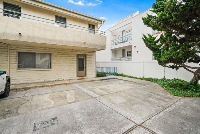 2544 Navarra Dr,  CA: https://media.crmls.org/mediaz/d4abb207-45cb-42c8-9f98-e975dabdc97b.jpg