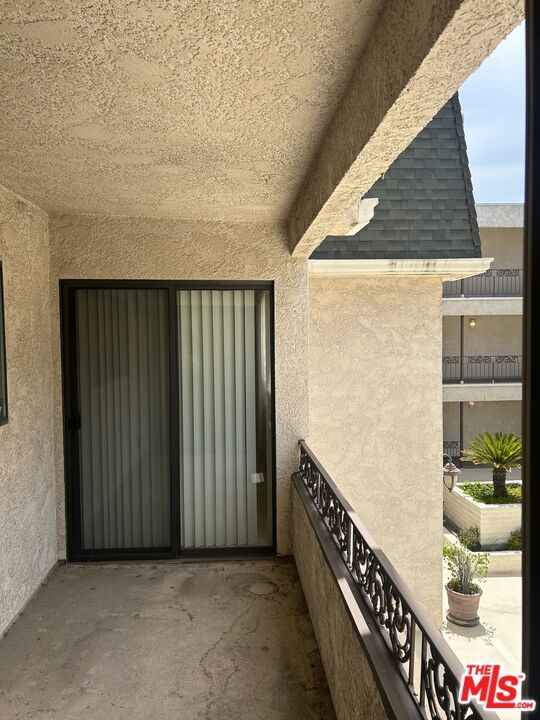 4700 Natick Avenue, Sherman Oaks CA: https://media.crmls.org/mediaz/d4abc08e-f4c1-4ae0-bb18-d1b93a1bc2c2.jpg