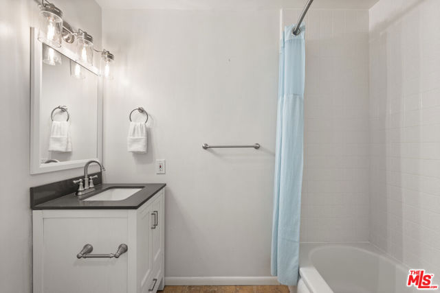 8005 Georgetown Avenue, Los Angeles CA: https://media.crmls.org/mediaz/d4ac0359-1e90-41fd-ba57-62a3a8ec435f.jpg