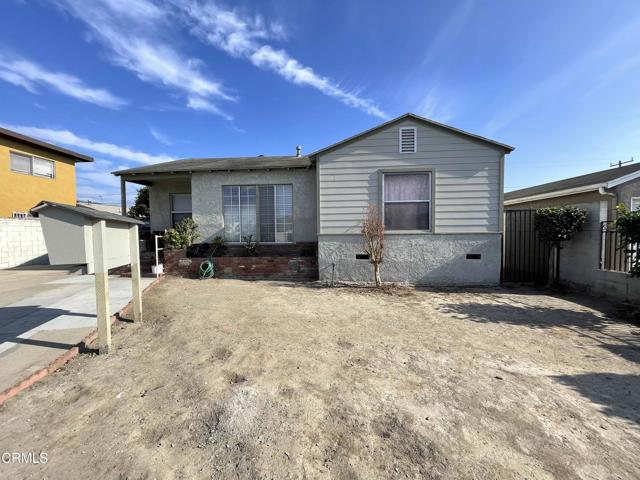 136 S Roosevelt Avenue, Oxnard CA: https://media.crmls.org/mediaz/d4ac7015-8fdf-4e8c-afa6-172b702c69df.jpg