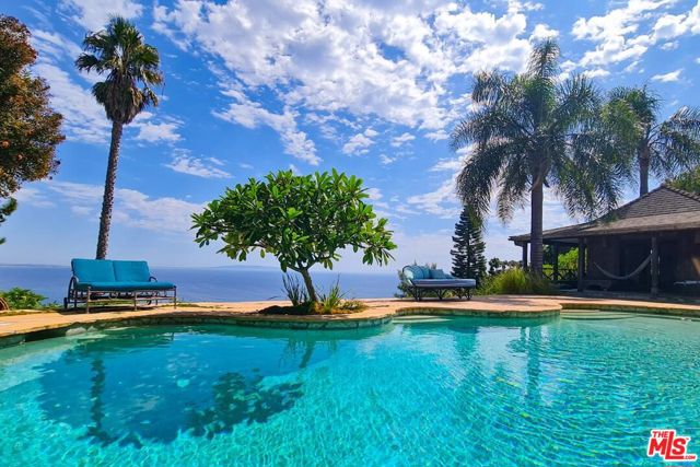 20404 Little Rock Way, Malibu CA: https://media.crmls.org/mediaz/d4aca508-264c-4ac4-a001-5d3a120b469a.jpg